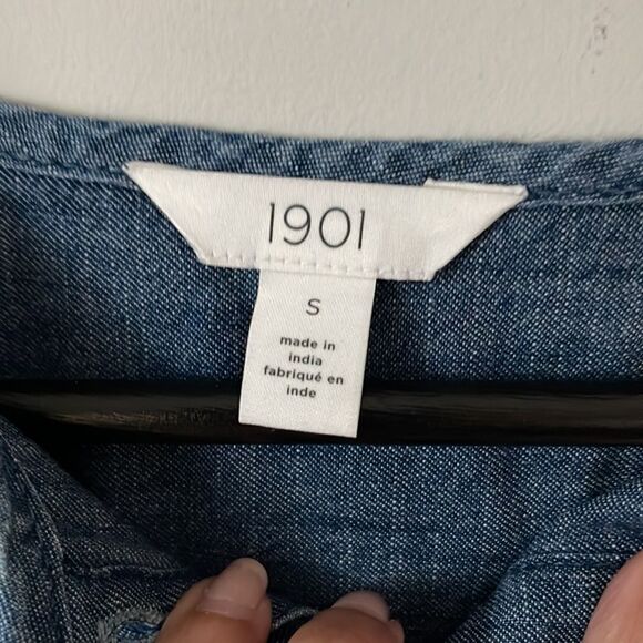 *1901* Chambray Denim 1/4 Button Down Top NWOT. Size Small - Picture 3 of 6